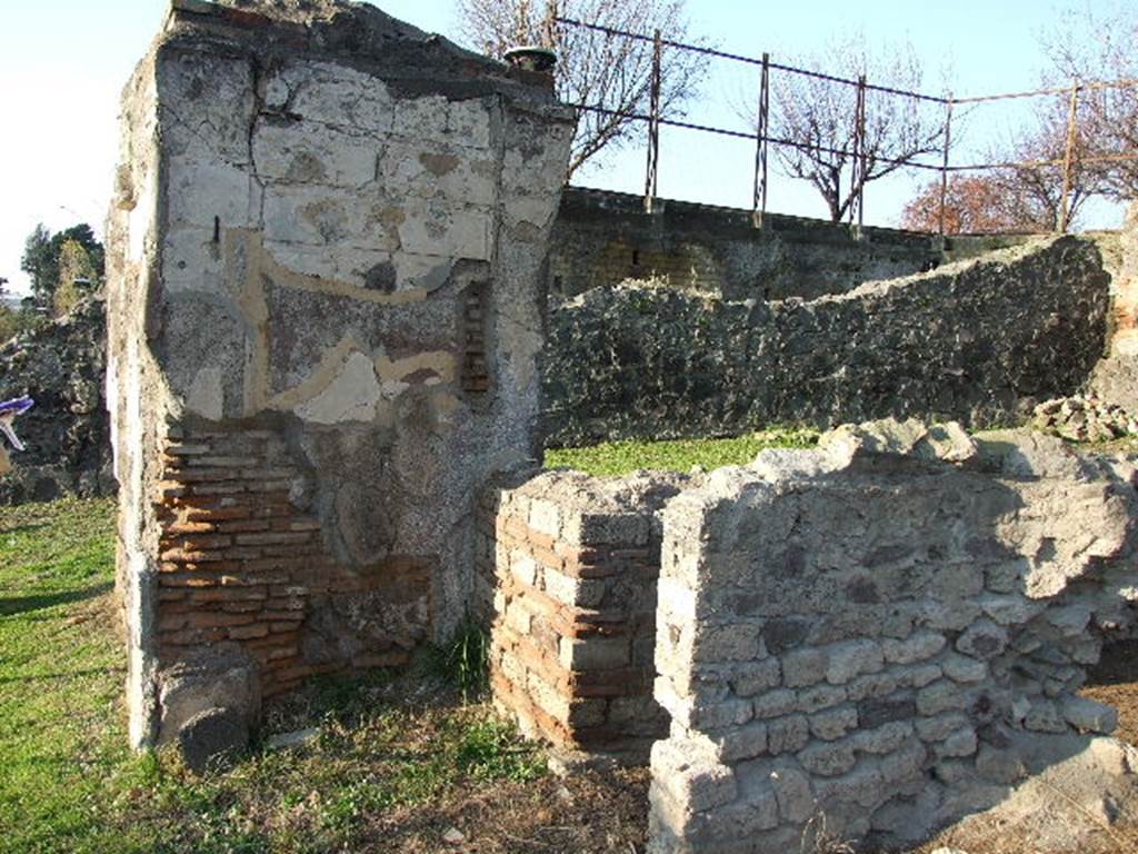 HGE41 Pompeii. December 2006. Looking past remains of tomb towards HGE42.
