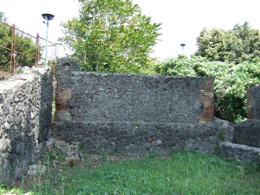 HGE43 Pompeii. May 2006. South side.  