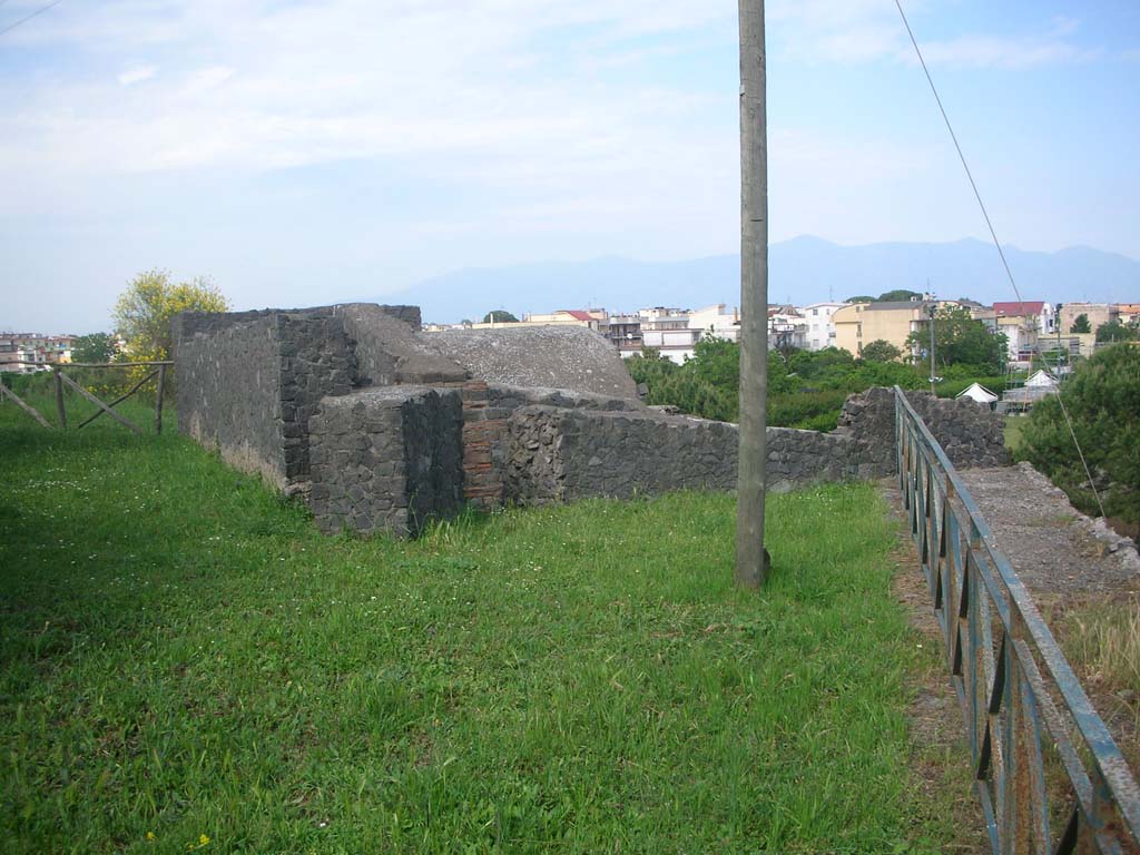 Tower V, Pompeii. May 2010. Looking north along rear west wall. Photo courtesy of Ivo van der Graaff.