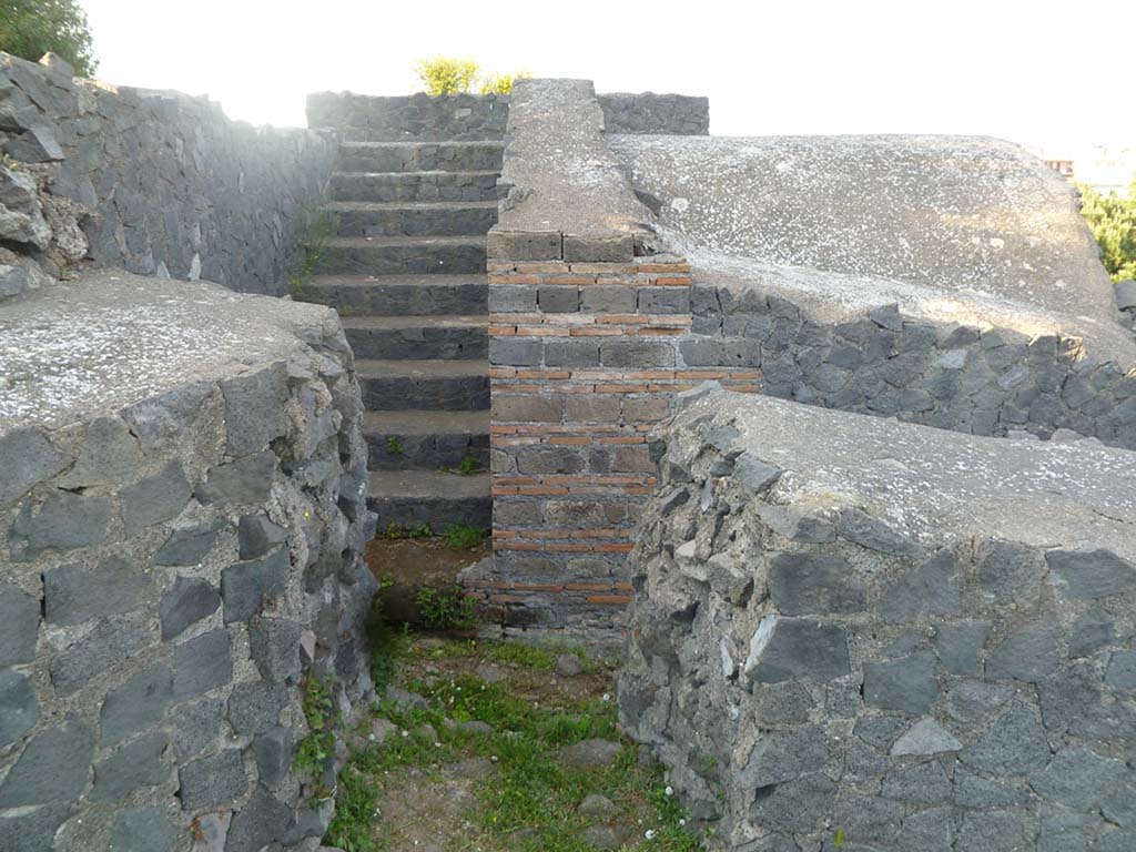 T5 Pompeii. Tower V. May 2011. Looking through gap in south wall of tower towards steps on west inner side. Photo courtesy of Michael Binns.