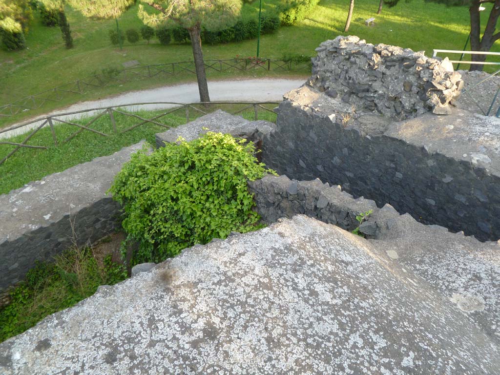 T5 Pompeii. Tower V. May 2011. South-east corner inside the tower. Photo courtesy of Michael Binns.