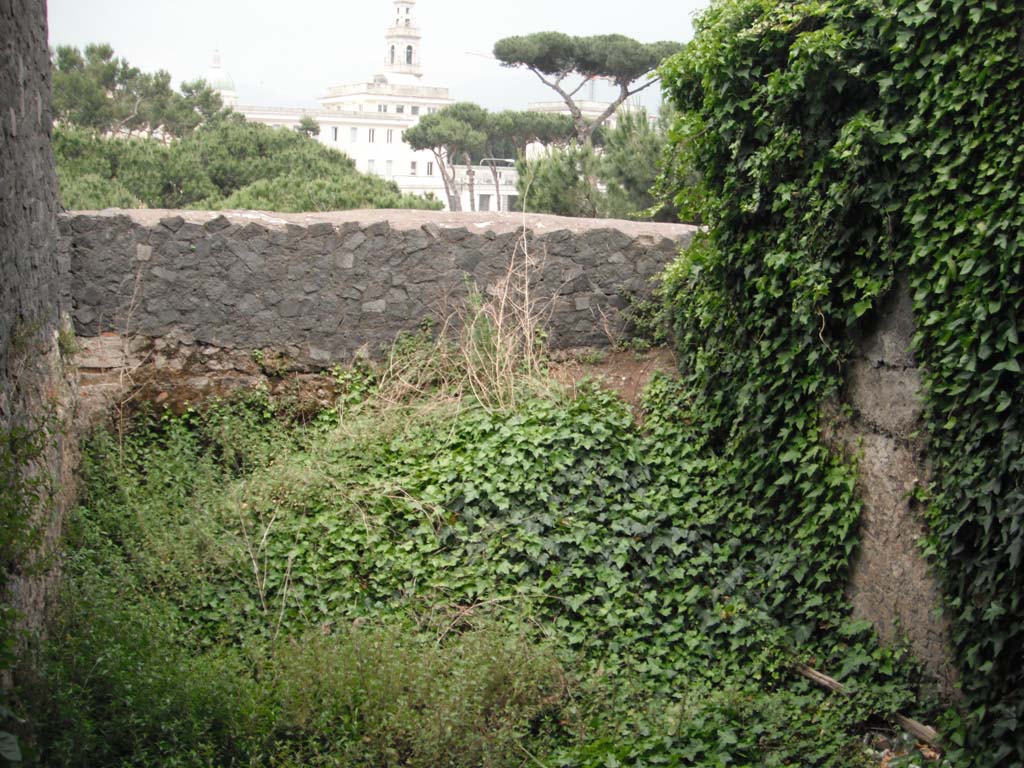 Tower V, Pompeii. May 2011. Looking east towards north-east corner across main chamber with vaulted roof. Photo courtesy of Ivo van der Graaff.