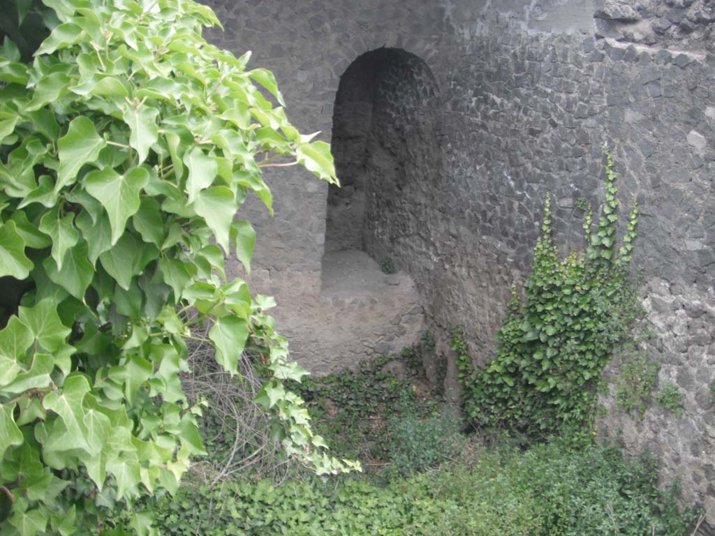 Tower V, Pompeii. May 2011. North-west corner of main chamber with doorway to corridor. Photo courtesy of Ivo van der Graaff.