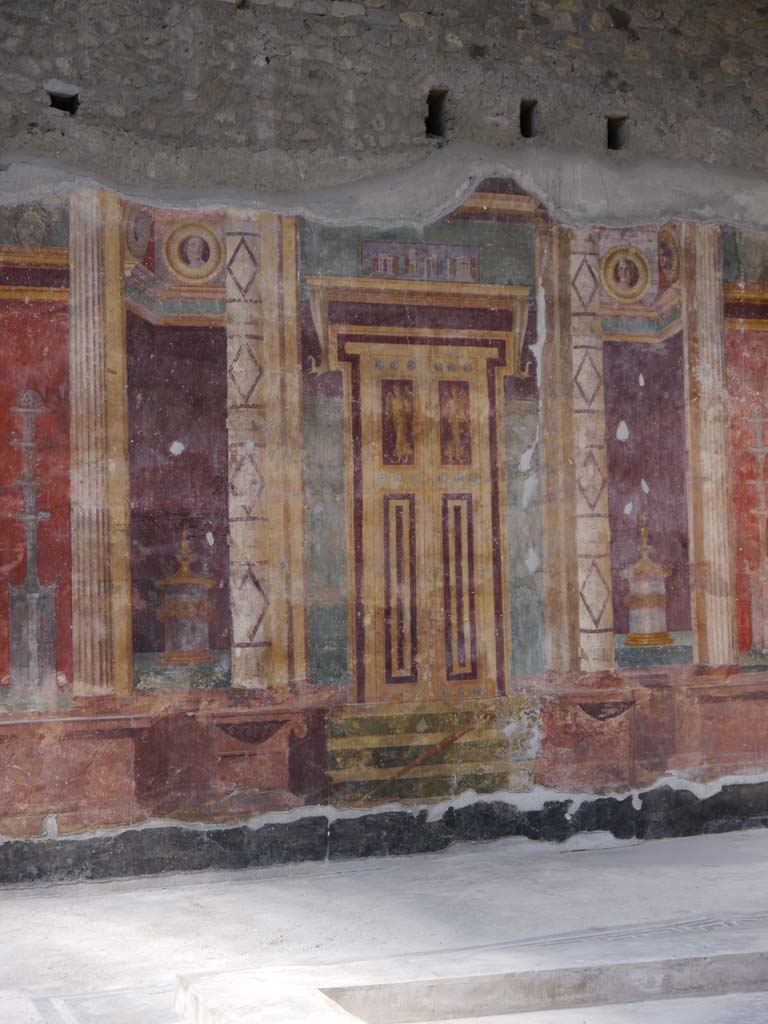 Oplontis Villa of Poppea, September 2018. Room 5, painted imitation doorway on west wall. 
Foto Anne Kleineberg, ERC Grant 681269 DÉCOR.
