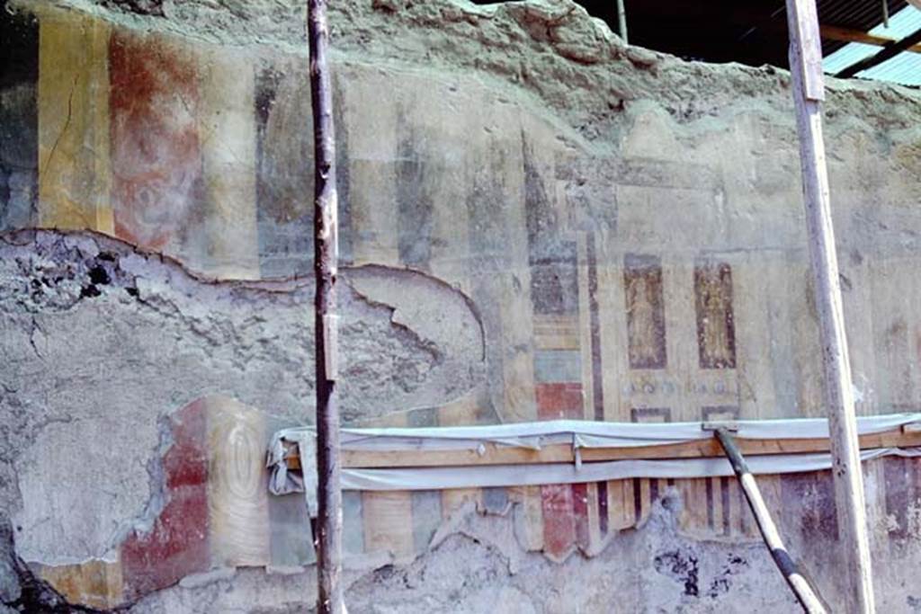 Oplontis, 1968. Room 5, atrium, painted wall with imitation painted door. Photo by Stanley A. Jashemski. 
Source: The Wilhelmina and Stanley A. Jashemski archive in the University of Maryland Library, Special Collections (See collection page) and made available under the Creative Commons Attribution-Non Commercial License v.4. See Licence and use details. J68f1463
