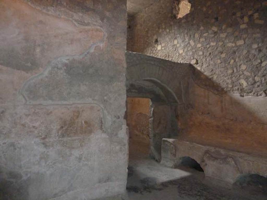 Oplontis, September 2015. Room 7, looking north-west towards doorway with vaulted surround in kitchen area. 