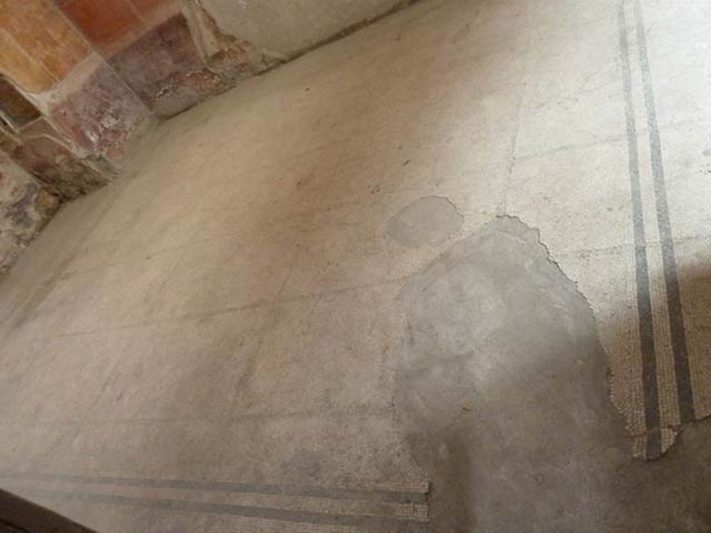 Oplontis, September 2015. Room 8, looking south-east across flooring.