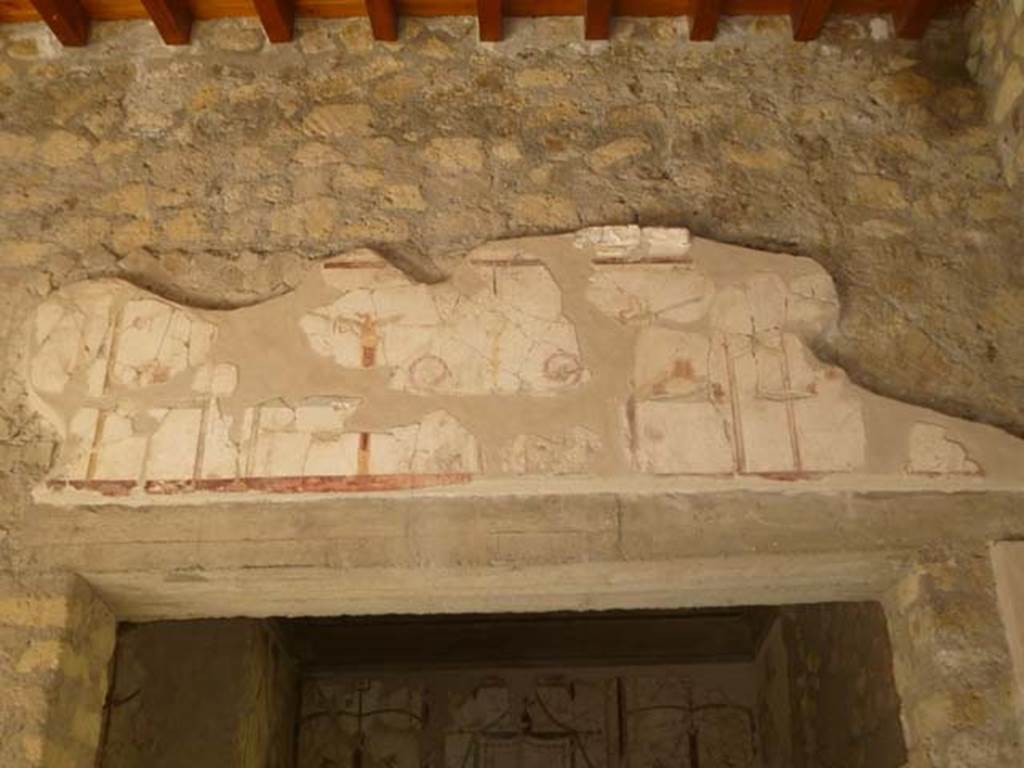 Oplontis, May 2011. Portico 24, detail of painted plaster above the doorway leading into room 41, the cubiculum with two alcoves. Photo courtesy of Michael Binns.

