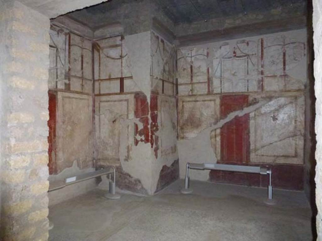 Oplontis, September 2011. Room 41, looking towards north-west corner, between two alcoves. Photo courtesy of Michael Binns.