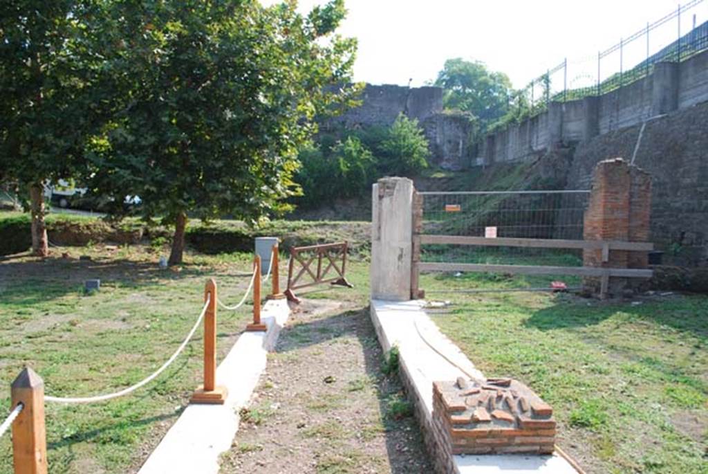 Oplontis Villa of Poppea, September 2009. Area 92 to the left of corridor 85 looking east. 
Area 86 is to the right (south) of the corridor.
Photo courtesy of Drew Baker - from the King's College London, Villa of Oplontis Archive.

 

