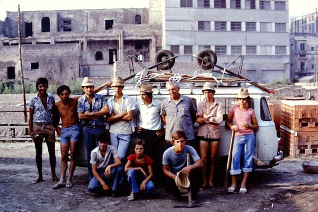 Oplontis, 1974. Eleven of Wilhelminas workers, off to work at Oplontis. Photo by Stanley A. Jashemski.   
Source: The Wilhelmina and Stanley A. Jashemski archive in the University of Maryland Library, Special Collections (See collection page) and made available under the Creative Commons Attribution-Non Commercial License v.4. See Licence and use details.
J74f0597
