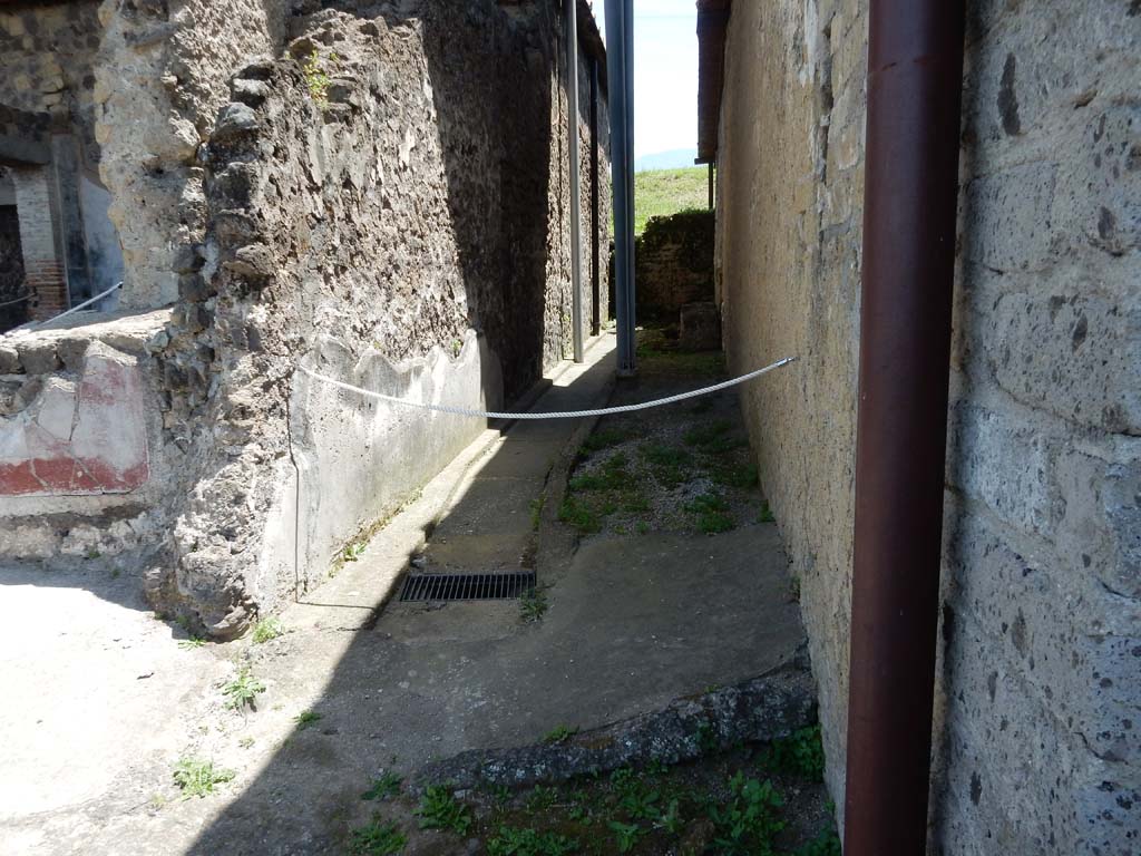 Stabiae, Secondo Complesso, May 2010. Corner of room 35 of Villa Arianna, on right of photo. 
Looking east towards the Secondo Complesso, Villa B. Photo courtesy of Buzz Ferebee. 

