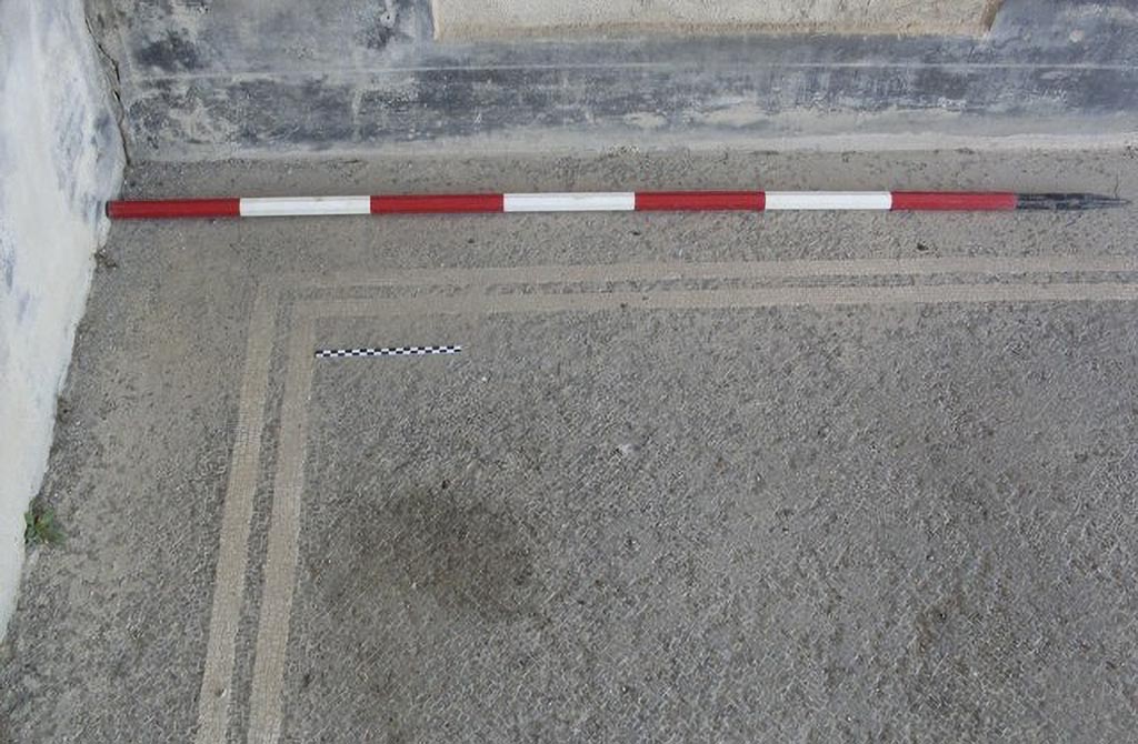 Stabiae, Secondo Complesso, May 2010. 
Room 17, looking at the south wall of room 15 through doorway. Photo courtesy of Buzz Ferebee.

