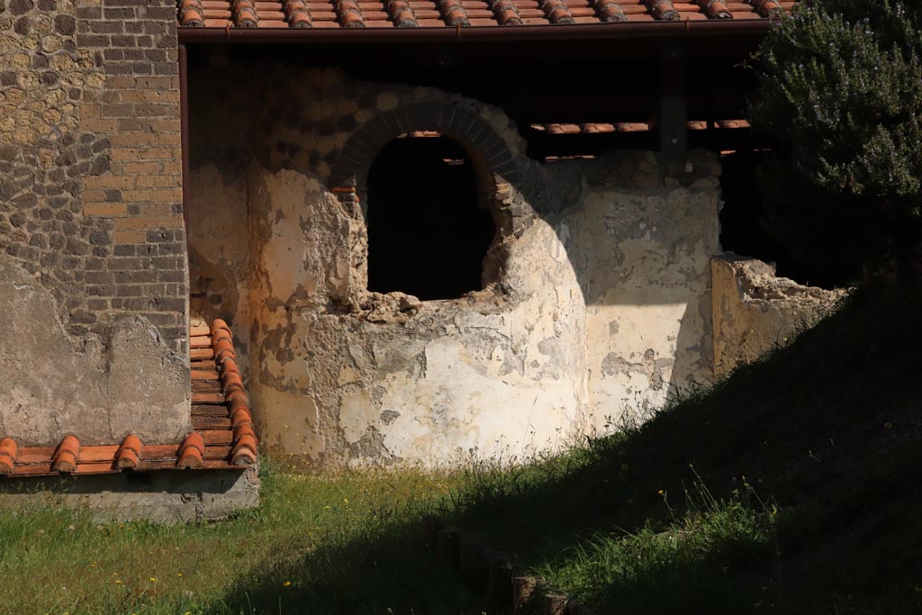 Stabiae, Villa Arianna, October 2022. 
Looking east towards exterior of room 6, caldarium in baths’ area. Photo courtesy of Klaus Heese. 
