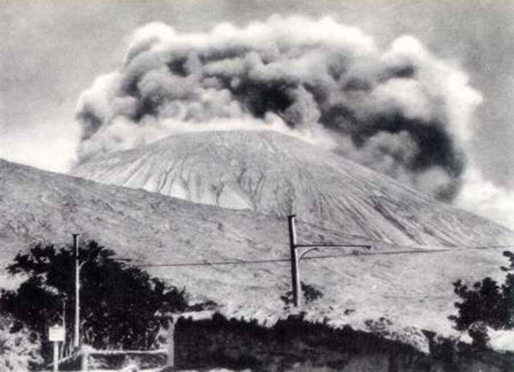 Vesuvius Eruption March 1944, USAF photo.
See Castle Films 1944 film of eruption on YouTube https://www.youtube.com/watch?v=iZc7Mtid9a4
See British Pathé 1944 film of eruption on YouTube https://www.youtube.com/watch?v=A-P6qQfc5fw
