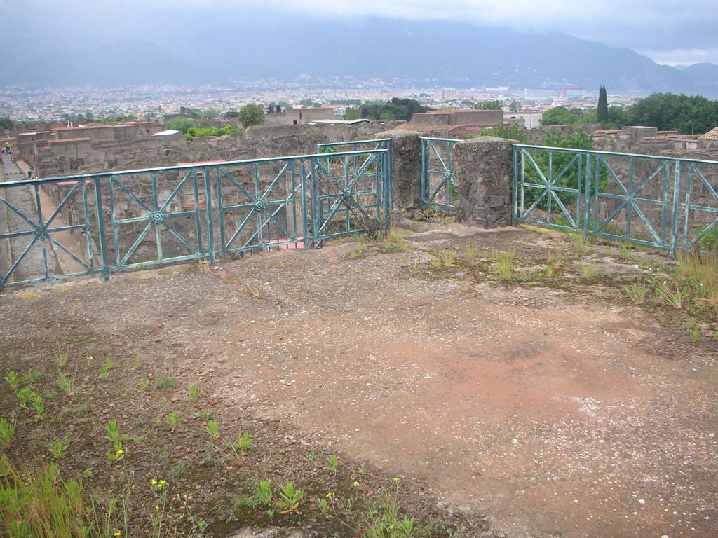 Tower XI, Pompeii. May 2010. Looking south-west across roof of Tower. Photo courtesy of Ivo van der Graaff.